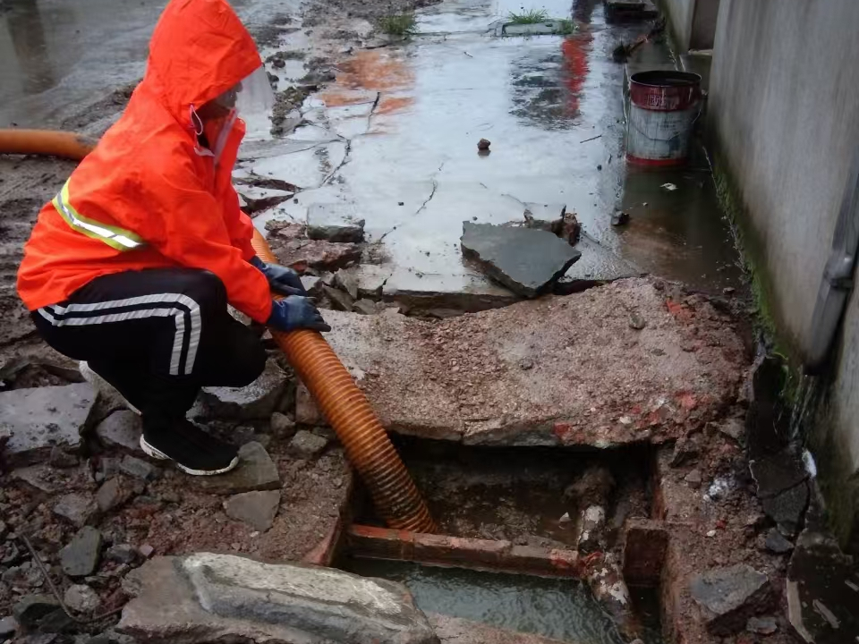 鄂尔多斯专业清理污水池 炜誉市政以规范流程守护城市 “肠道”